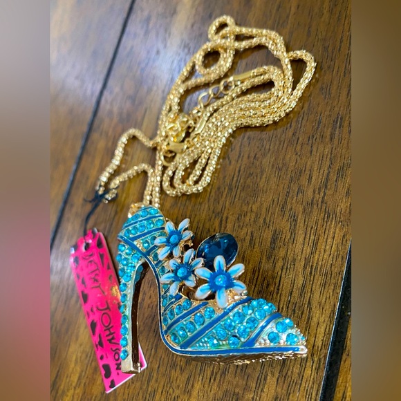 NWT “Betsey Johnson Blue Shoe Necklace” - Picture 2 of 8